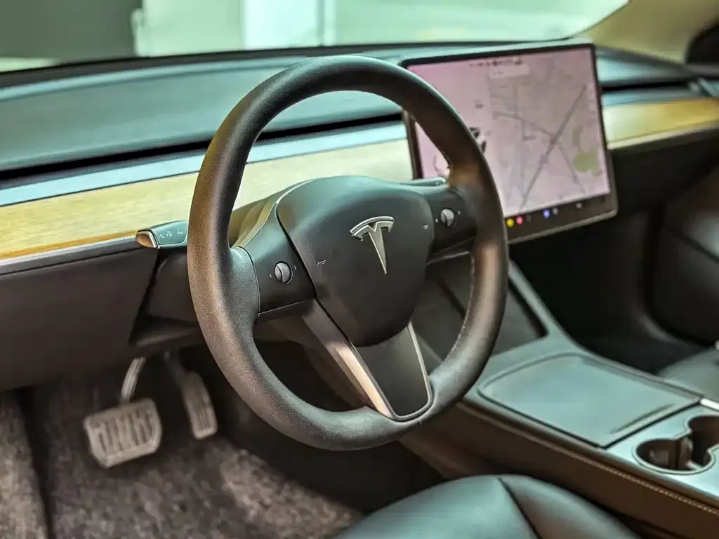 Tesla Model 3 — фото 4