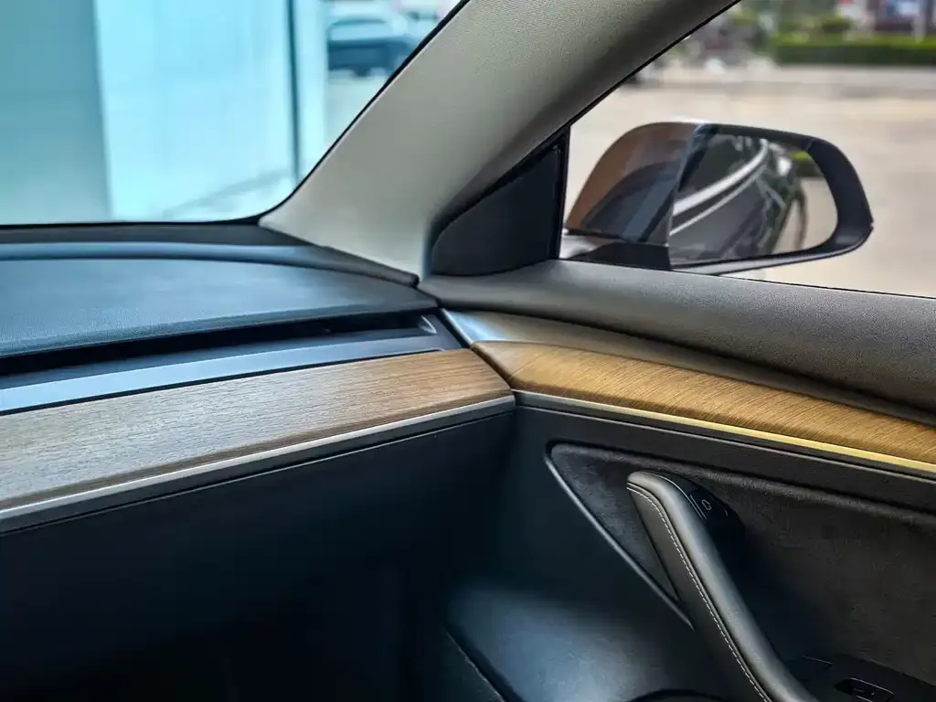 Tesla Model 3 — фото 7