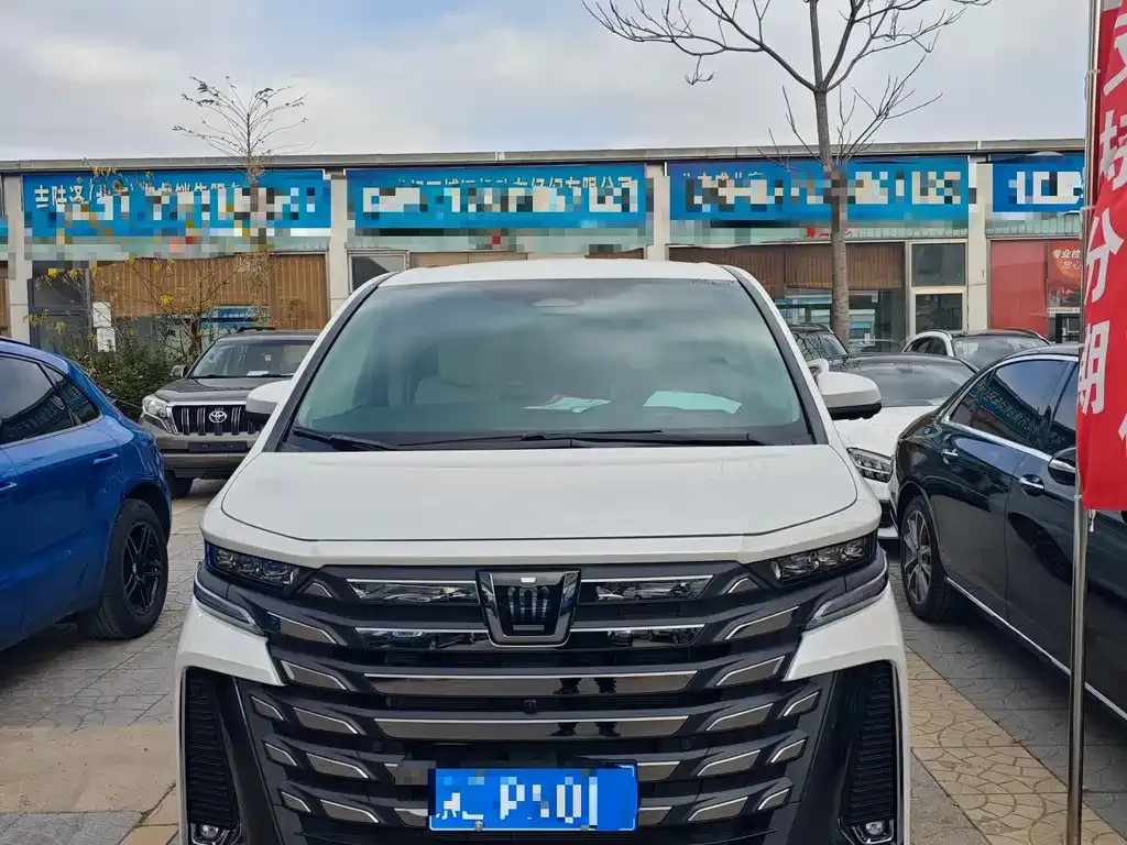 Toyota Vellfire — фото 1