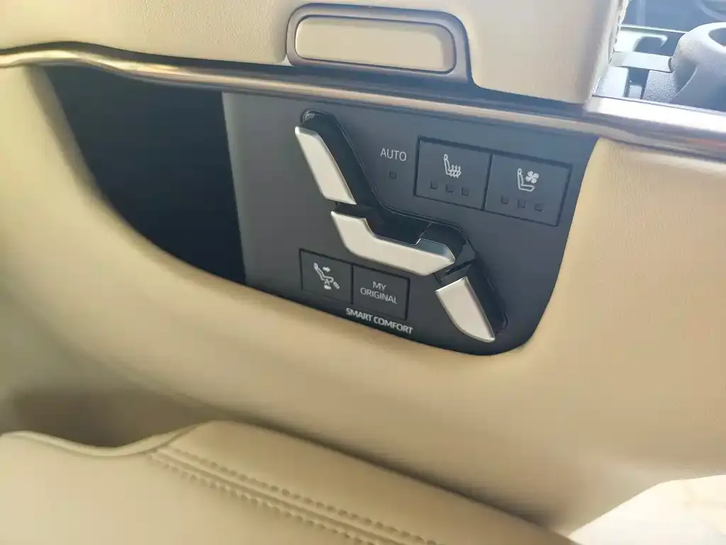 Toyota Vellfire — фото 10