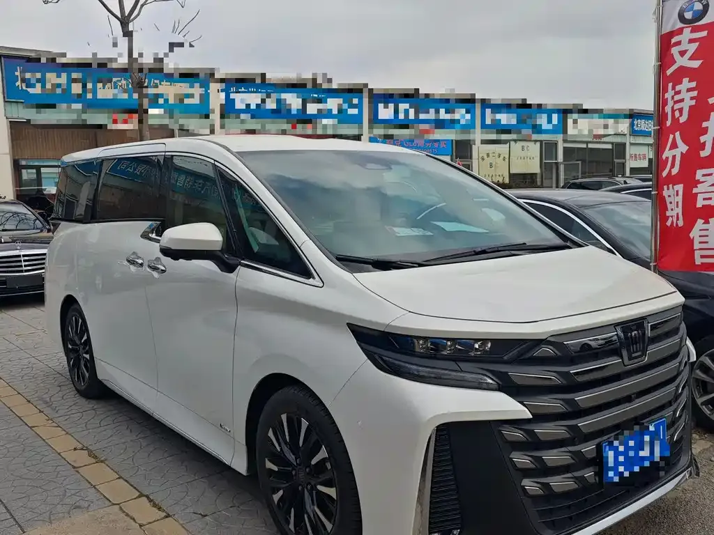 Toyota Vellfire — фото 3