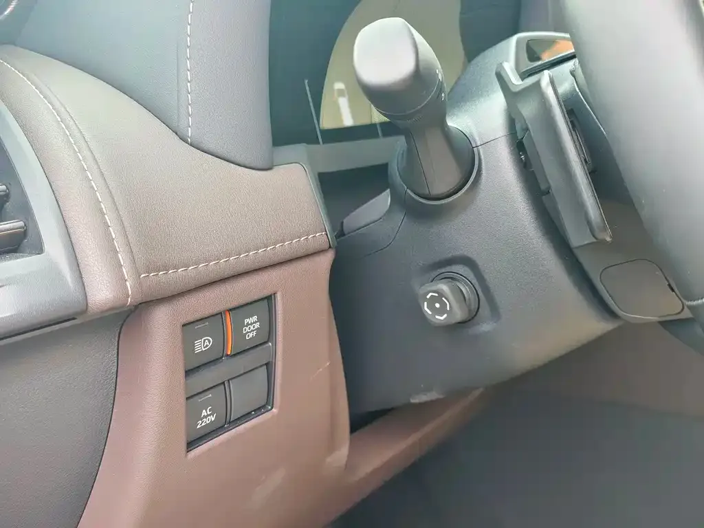 Toyota Vellfire — фото 9