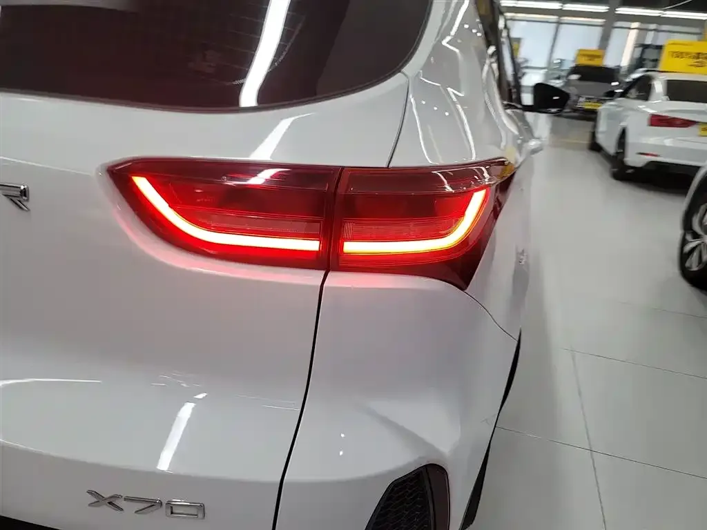 Jetour X70 — фото 8