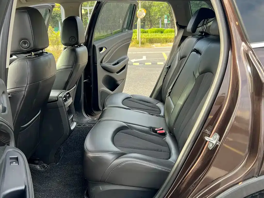 Buick Envision Plus — фото 10
