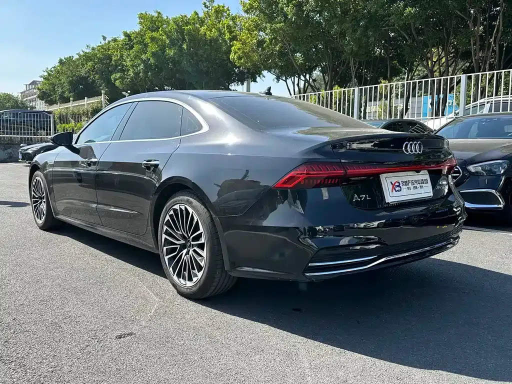 Audi A7L — фото 5