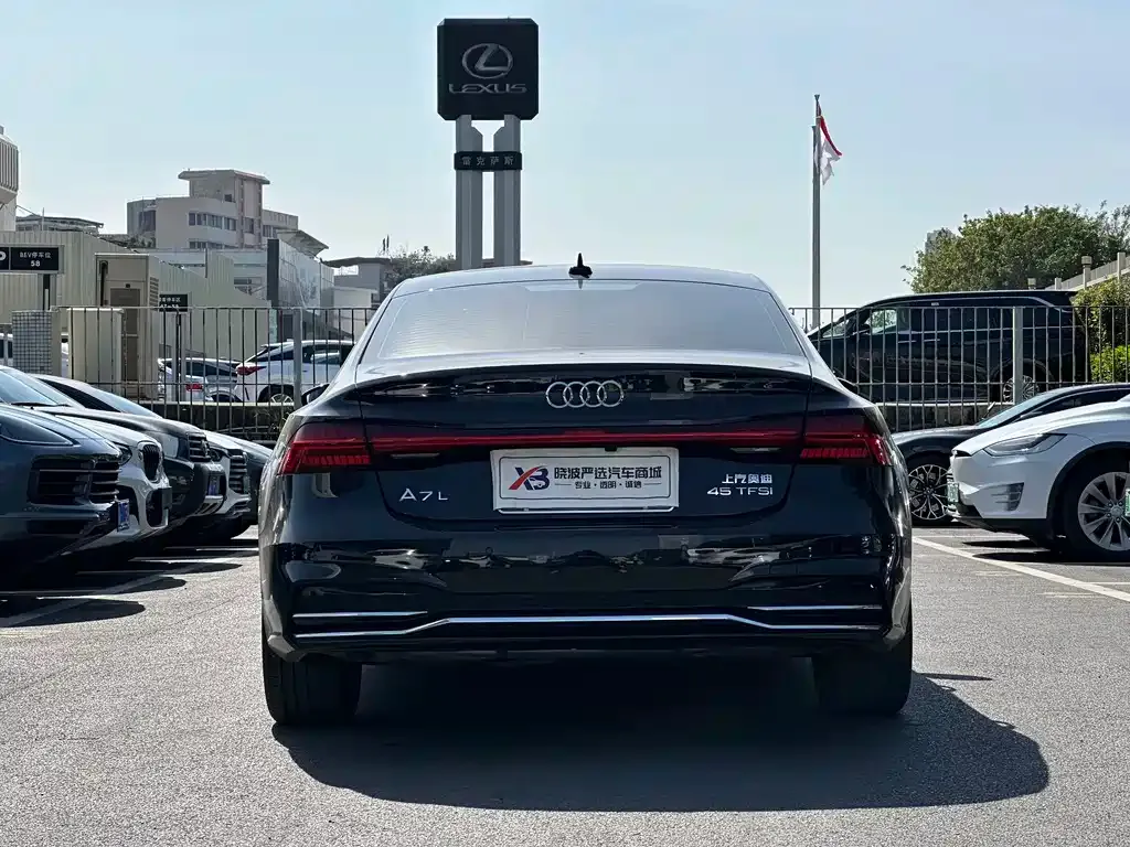 Audi A7L — фото 7