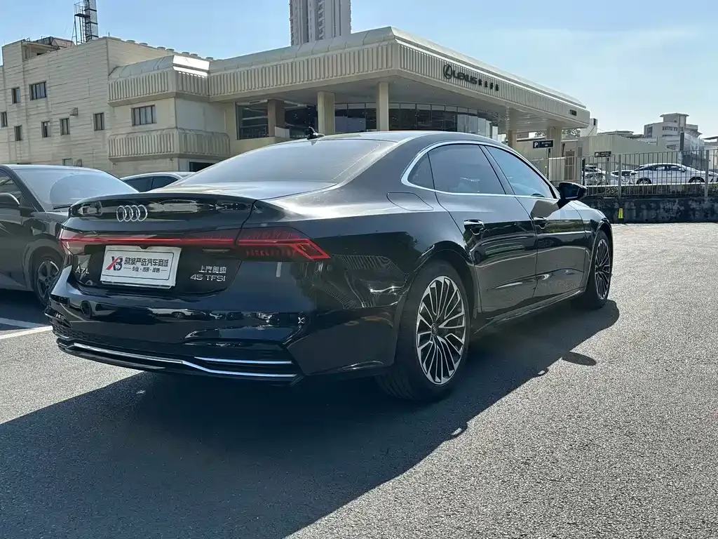Audi A7L — фото 9