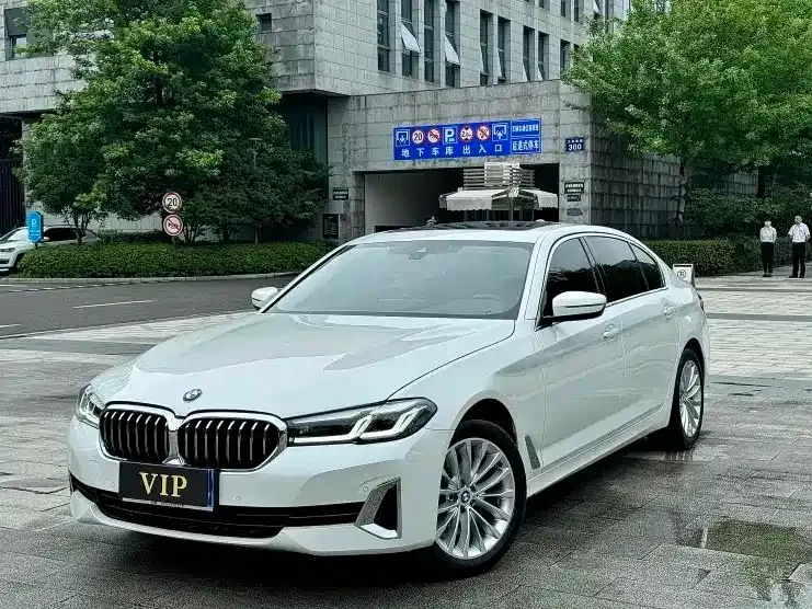 BMW 5 Series — фото 1