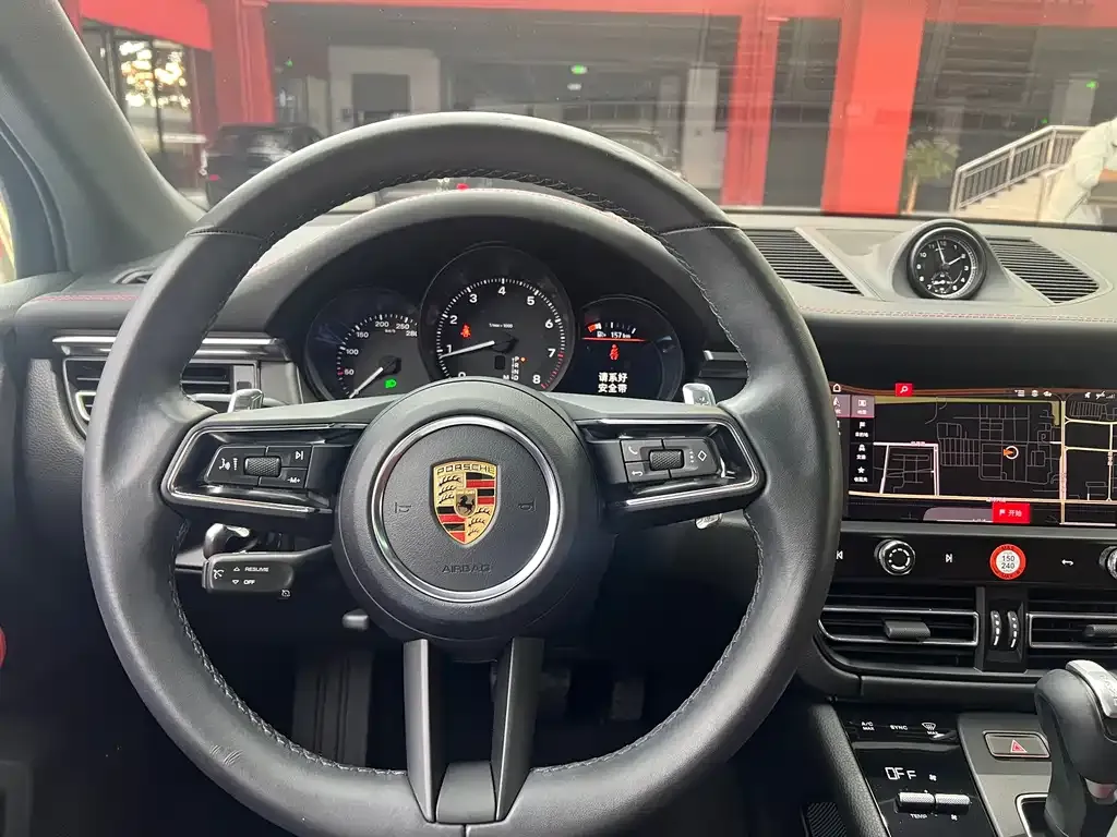 Porsche Macan — фото 7