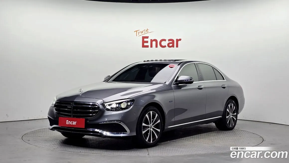Mercedes-Benz E-Class — фото 1