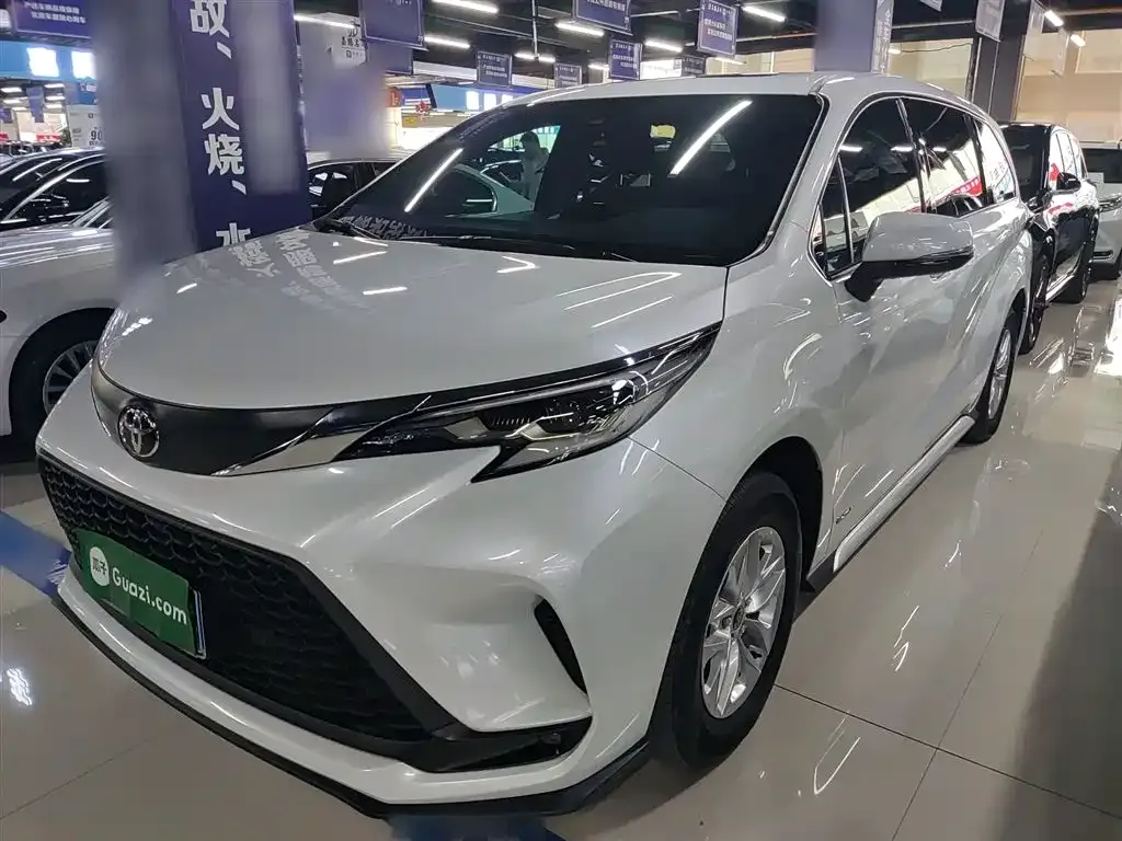 Toyota Granvia — фото 1