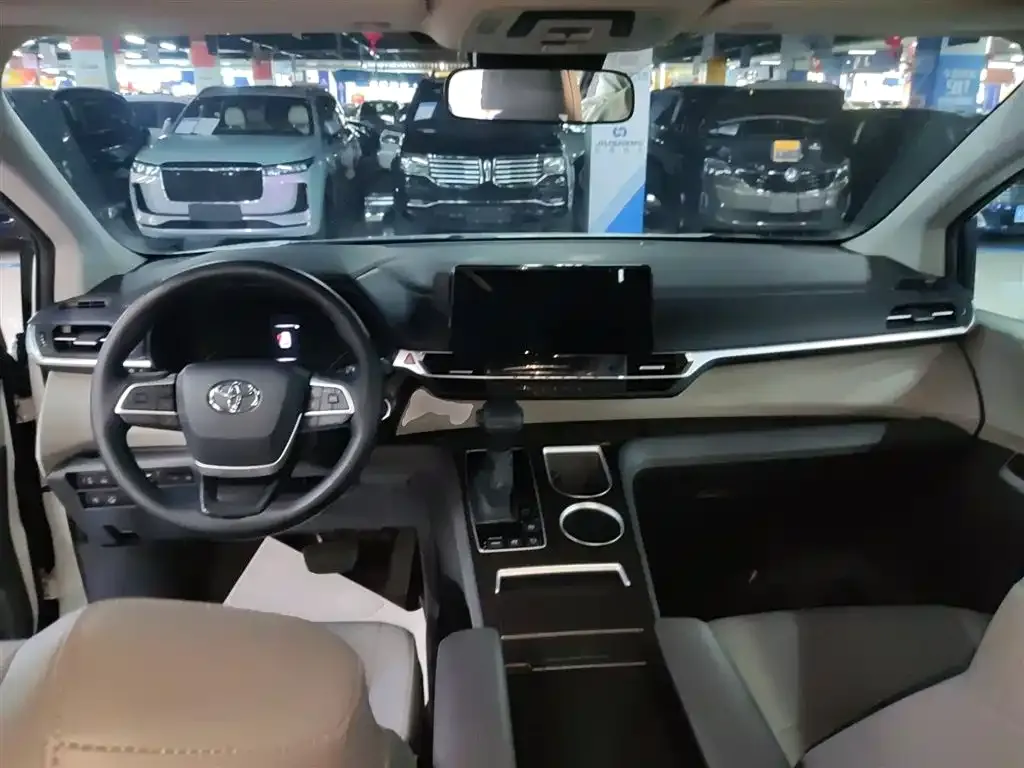 Toyota Granvia — фото 10