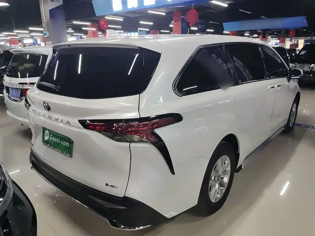 Toyota Granvia — фото 7
