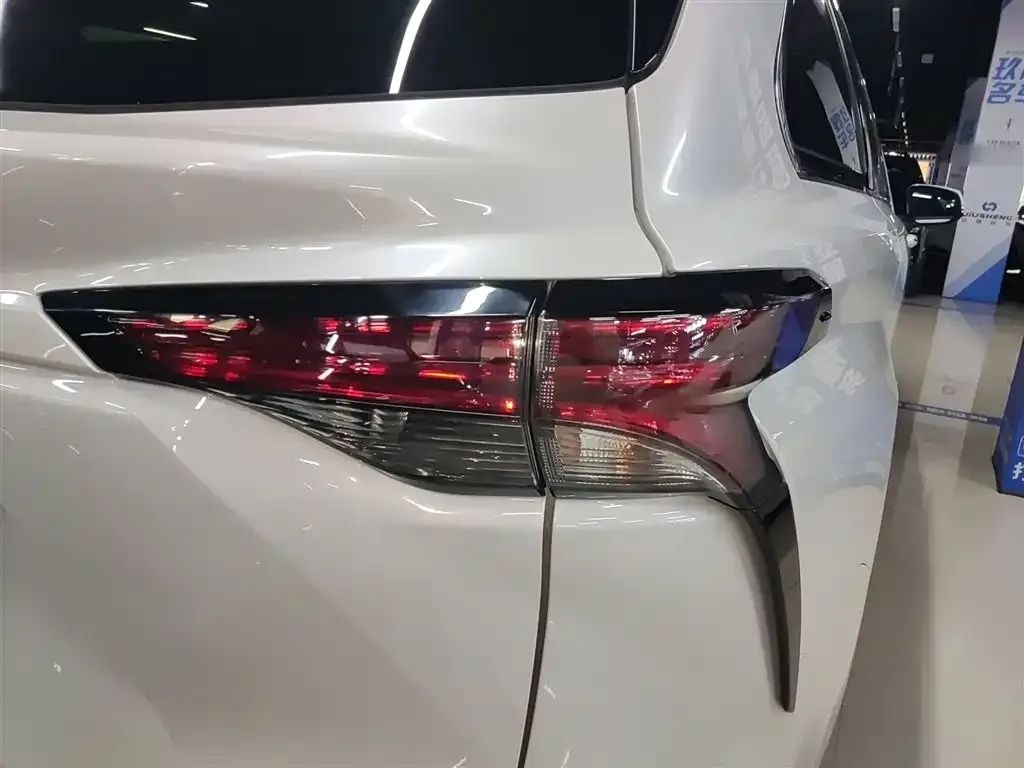 Toyota Granvia — фото 8