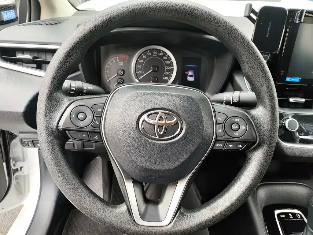 Toyota Corolla — фото 9