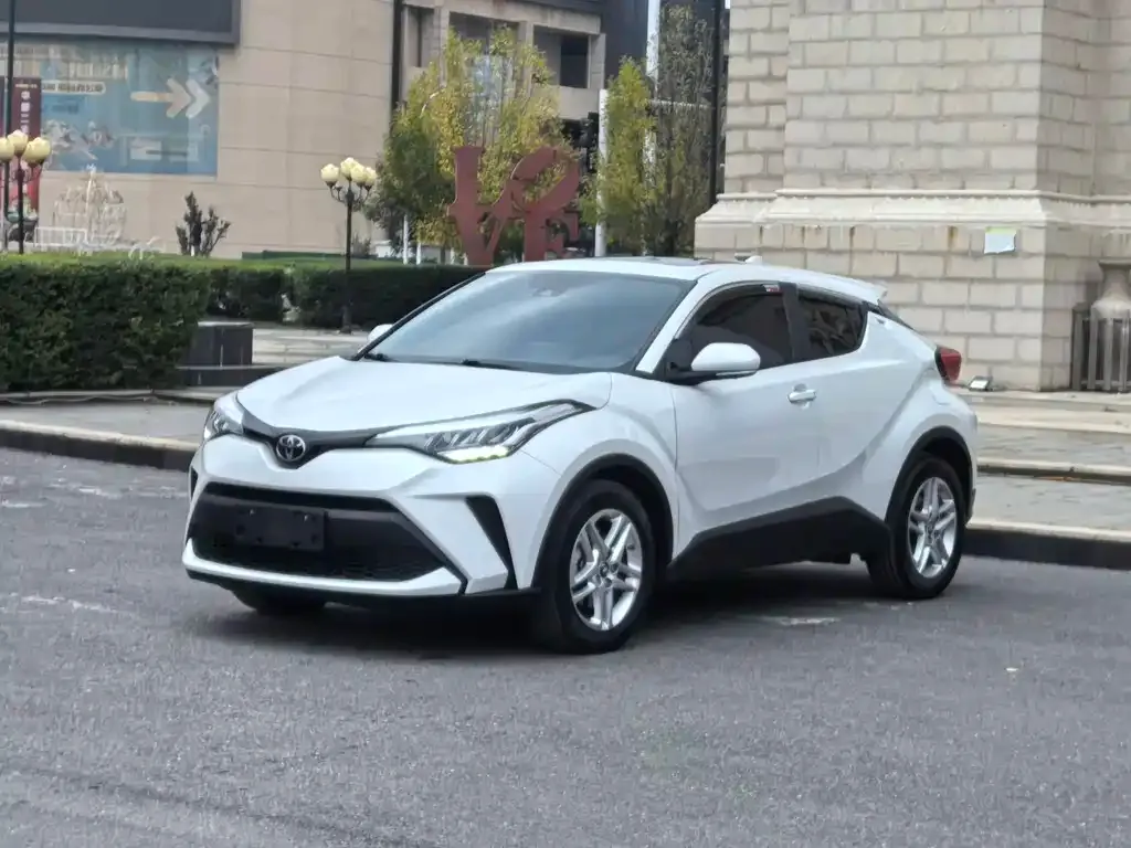Toyota C-HR — фото 1