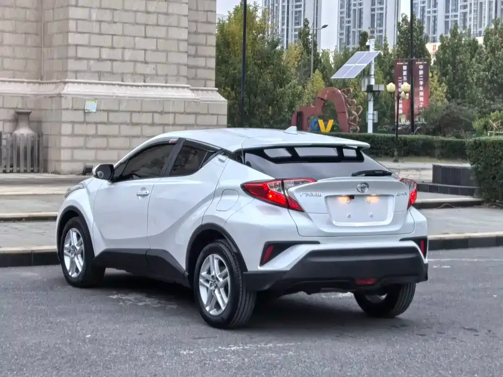 Toyota C-HR — фото 4