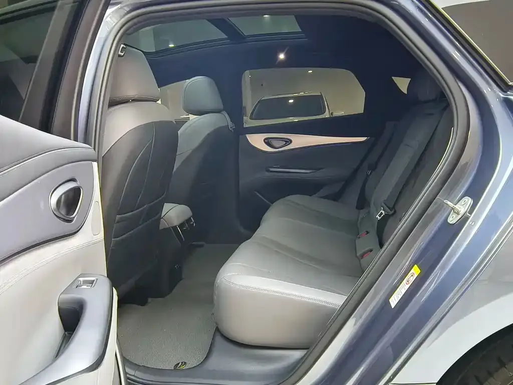 BYD Seal 07 DM-i — фото 10