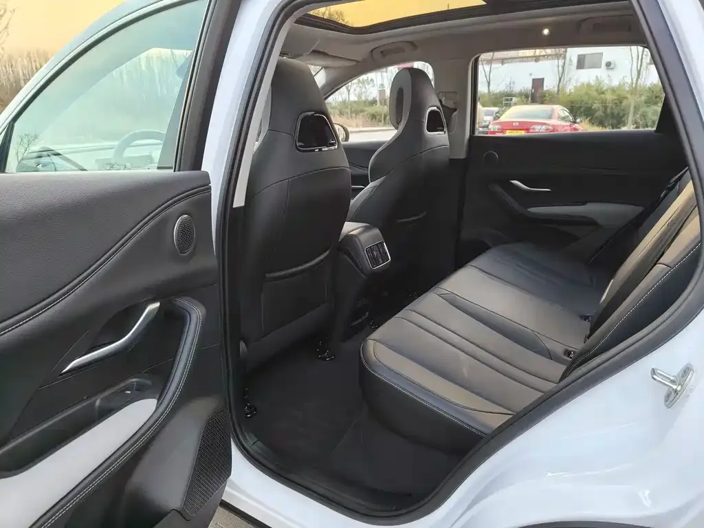 BYD Seal 05 DM-i — фото 10