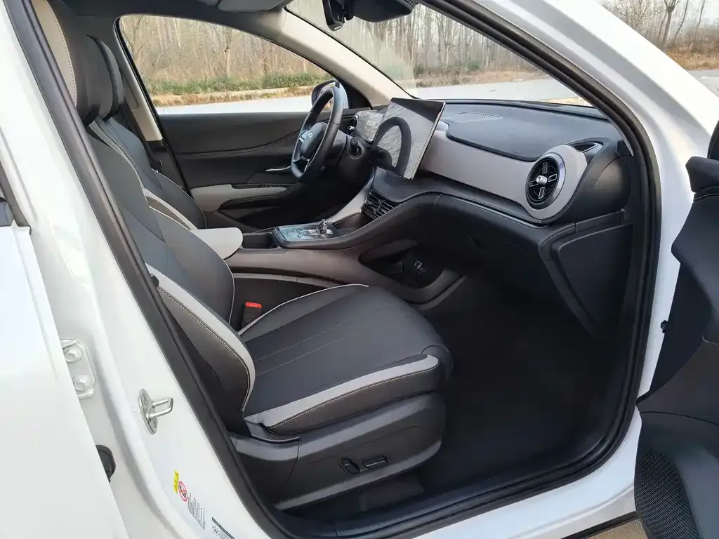 BYD Seal 05 DM-i — фото 9