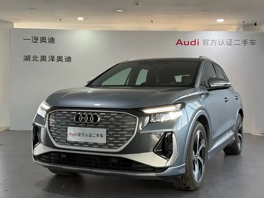 Audi Q4 e-tron — фото 1