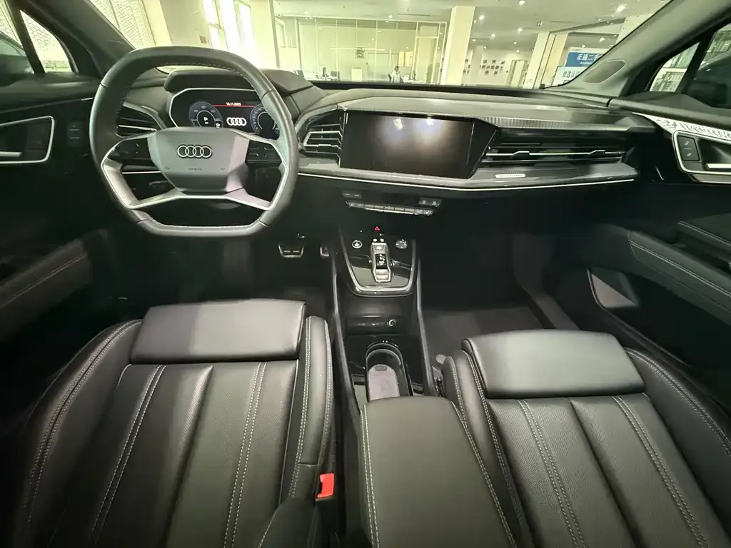 Audi Q4 e-tron — фото 10