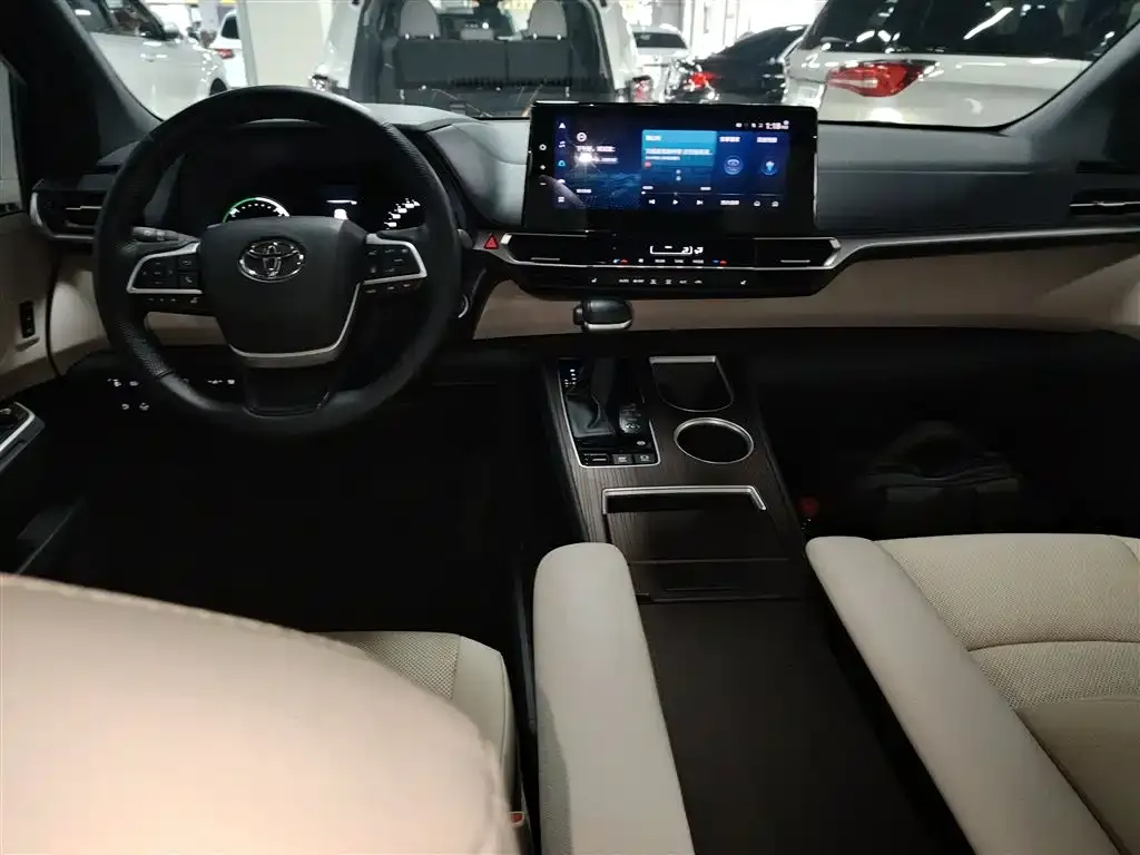 Toyota Granvia — фото 10
