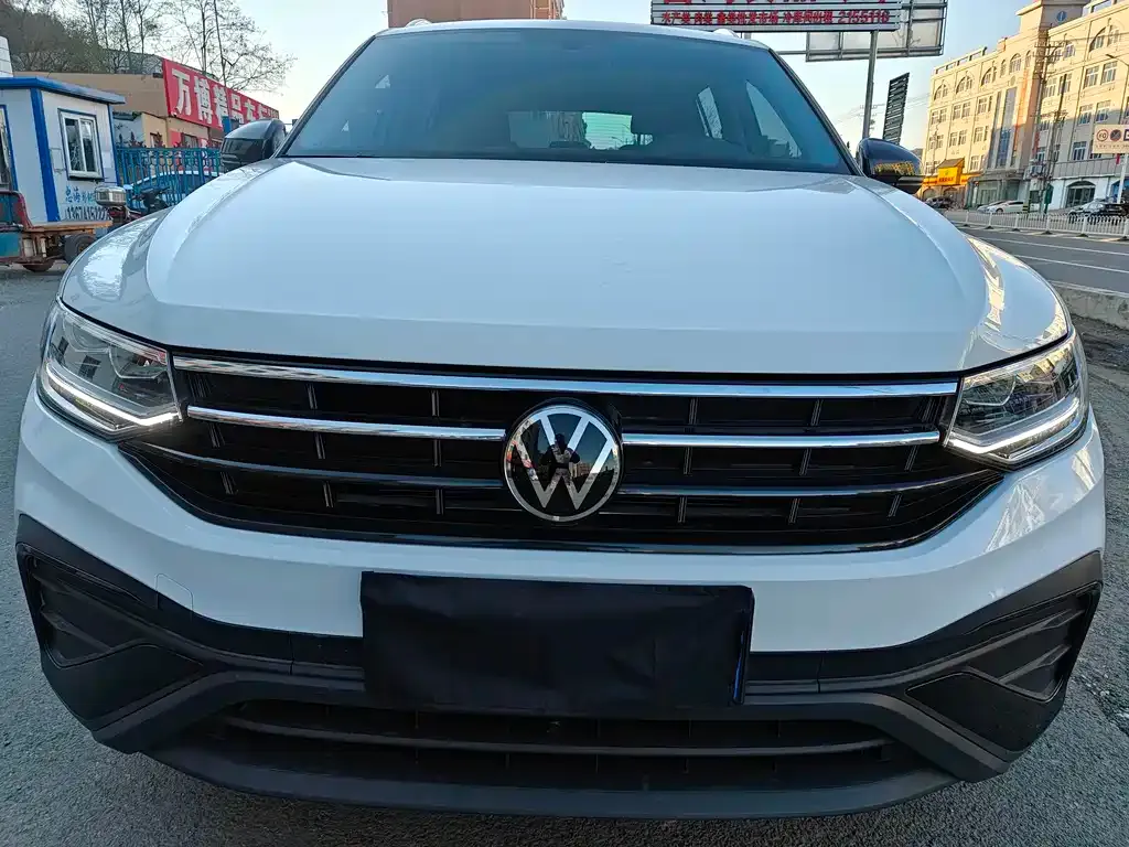 Volkswagen Tiguan L — фото 2