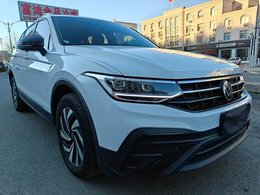 Volkswagen Tiguan L — фото 3