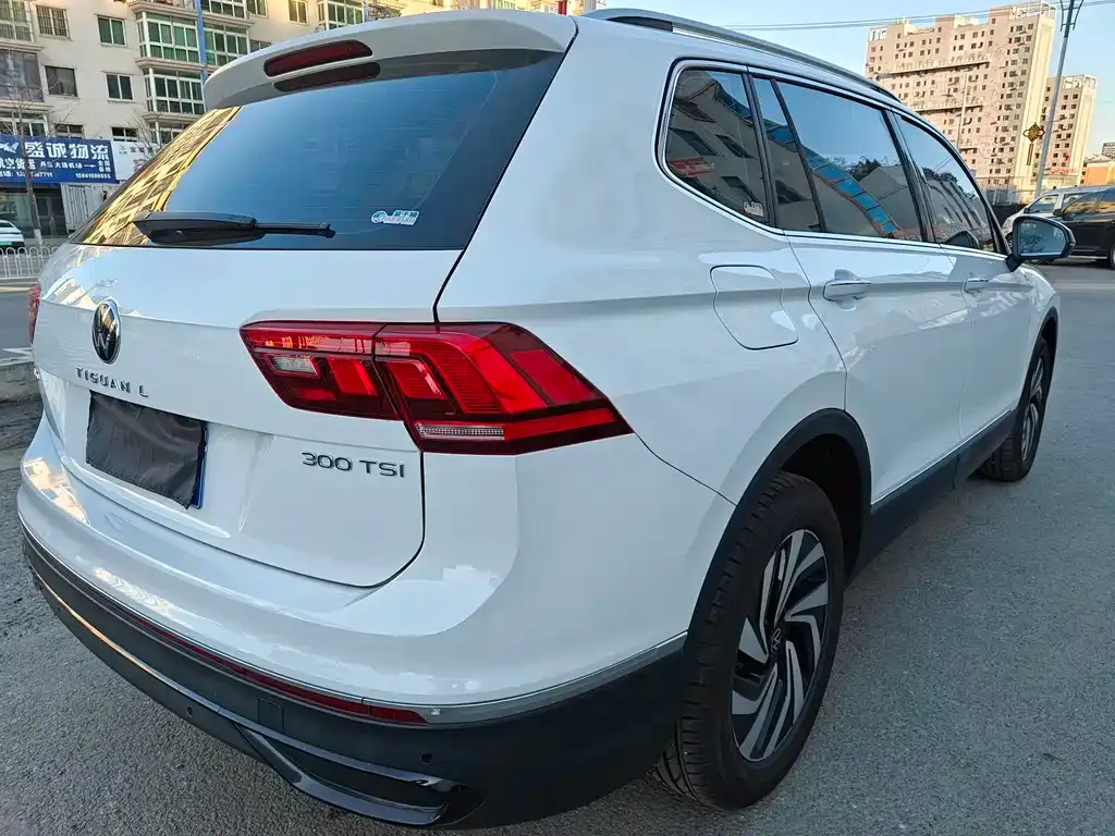 Volkswagen Tiguan L — фото 7