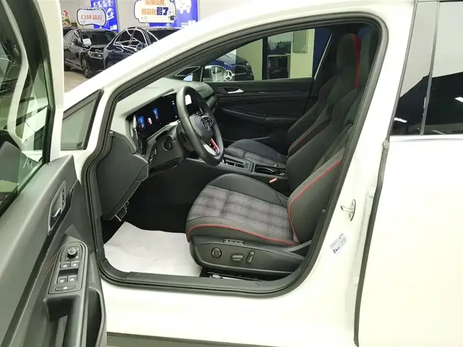 Volkswagen Golf GTI — фото 9