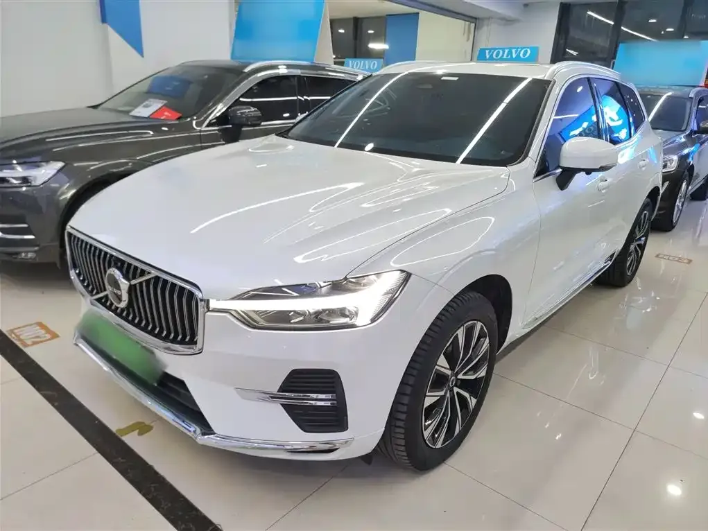 Volvo XC60 — фото 1
