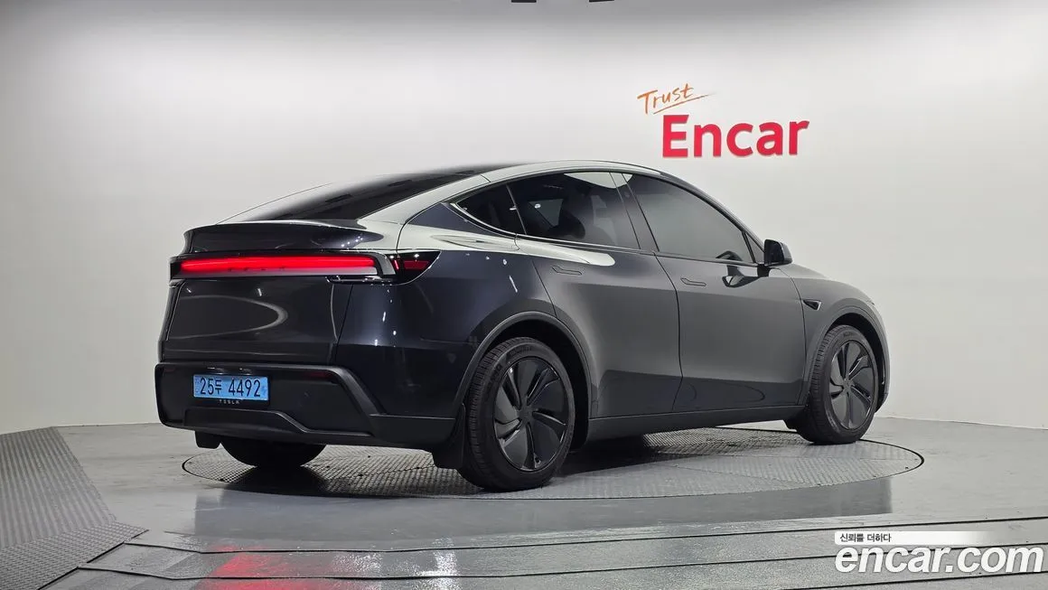 Tesla Model Y — фото 2