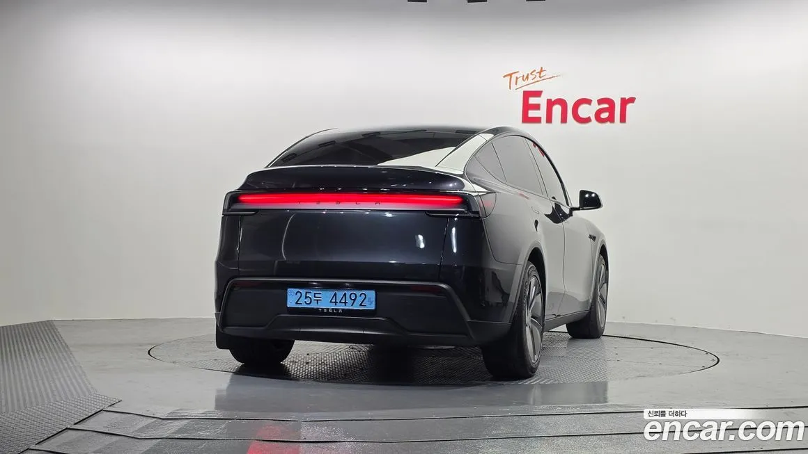 Tesla Model Y — фото 4