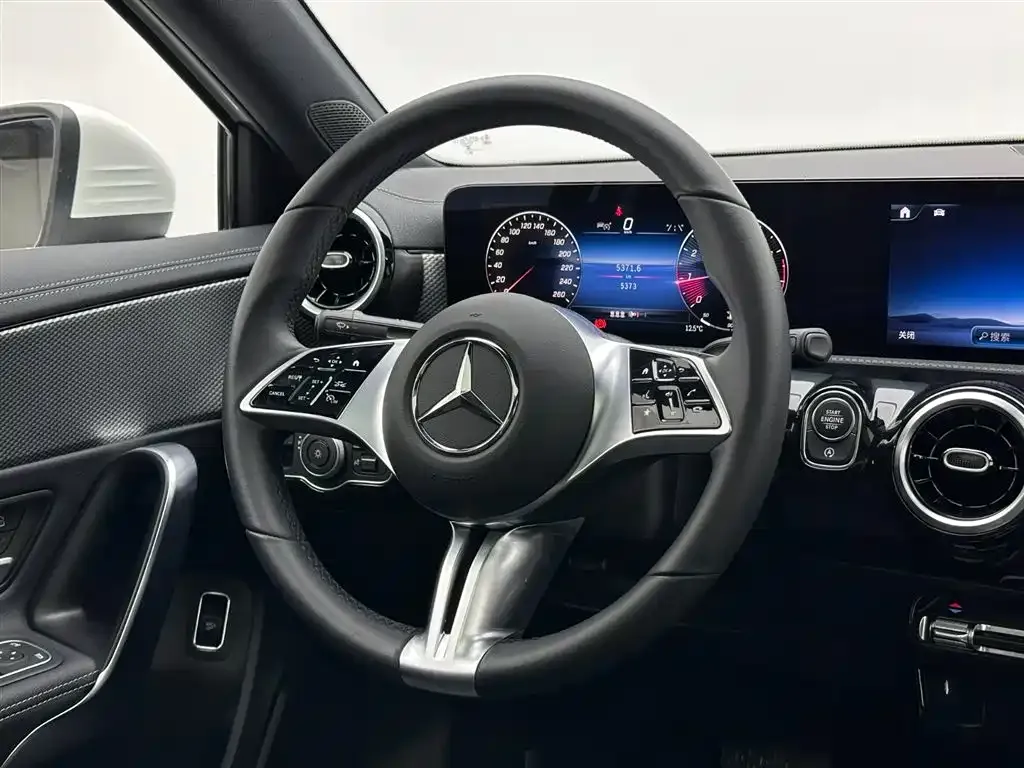 Mercedes-Benz A-Class — фото 10