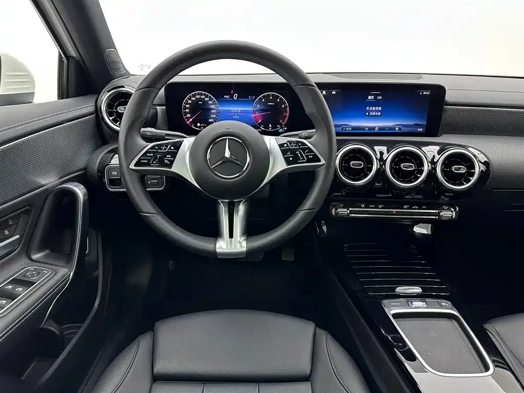 Mercedes-Benz A-Class — фото 9