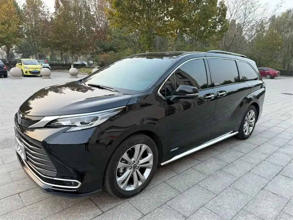 Toyota Sienna — фото 2