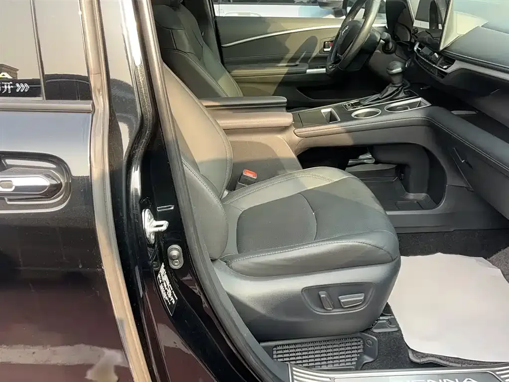 Toyota Sienna — фото 3