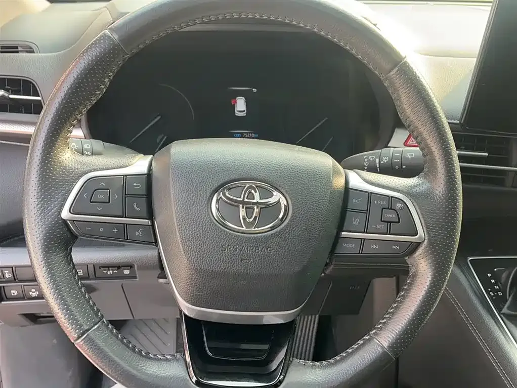 Toyota Sienna — фото 4