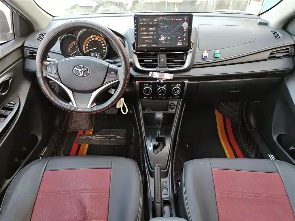 Toyota Yaris L — фото 10