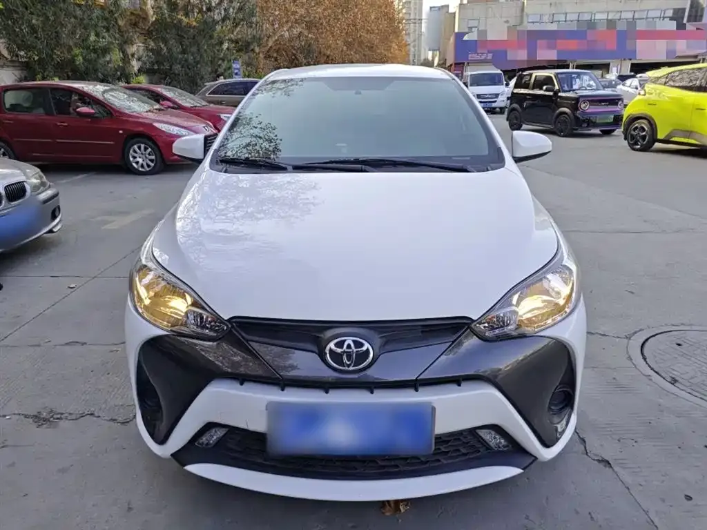Toyota Yaris L — фото 3