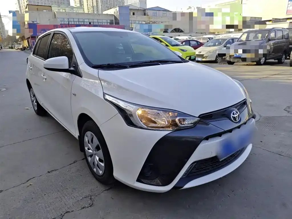 Toyota Yaris L — фото 4