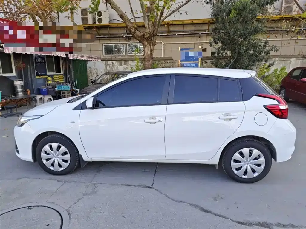 Toyota Yaris L — фото 5