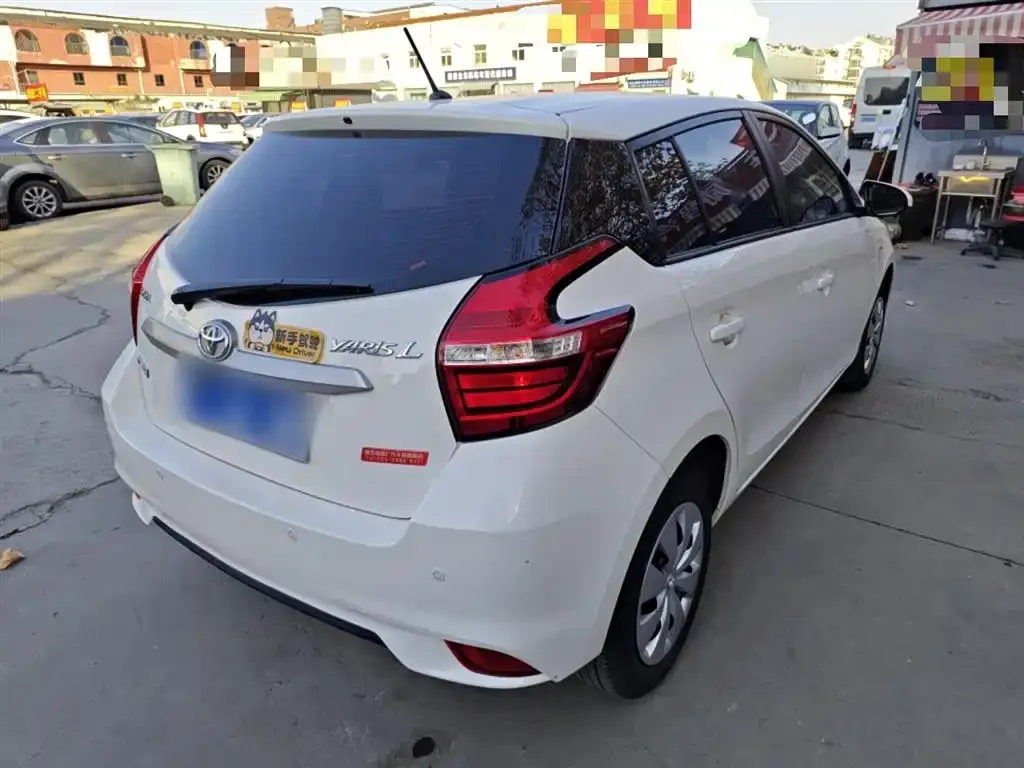 Toyota Yaris L — фото 7