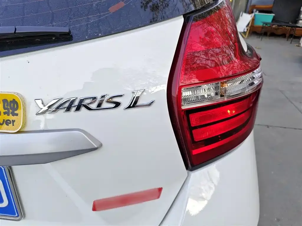 Toyota Yaris L — фото 8