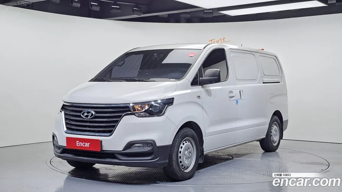 Hyundai Starex — фото 1