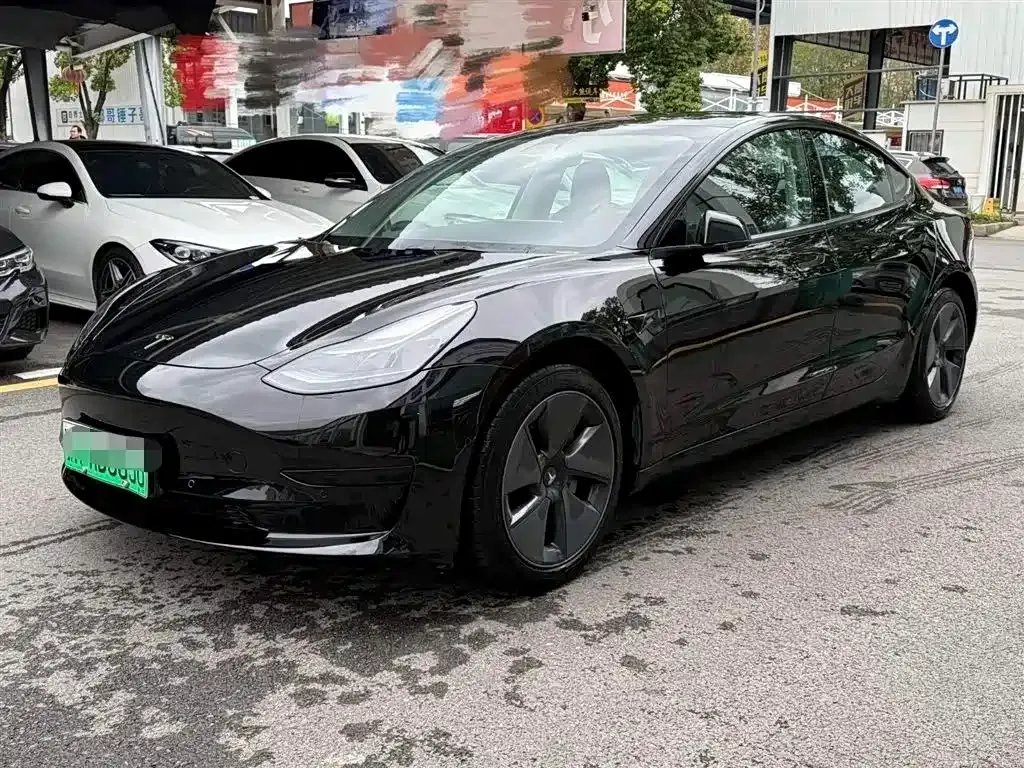 Tesla Model 3 — фото 1