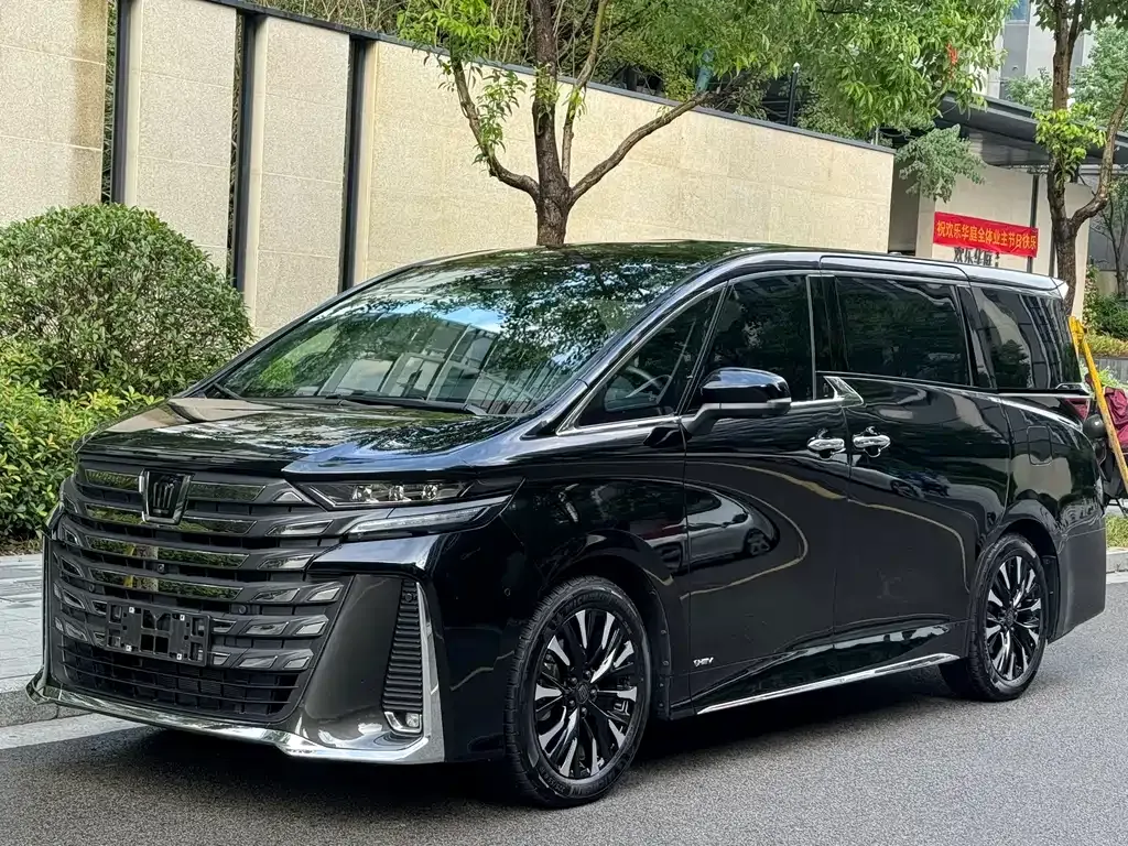 Toyota Vellfire — фото 1