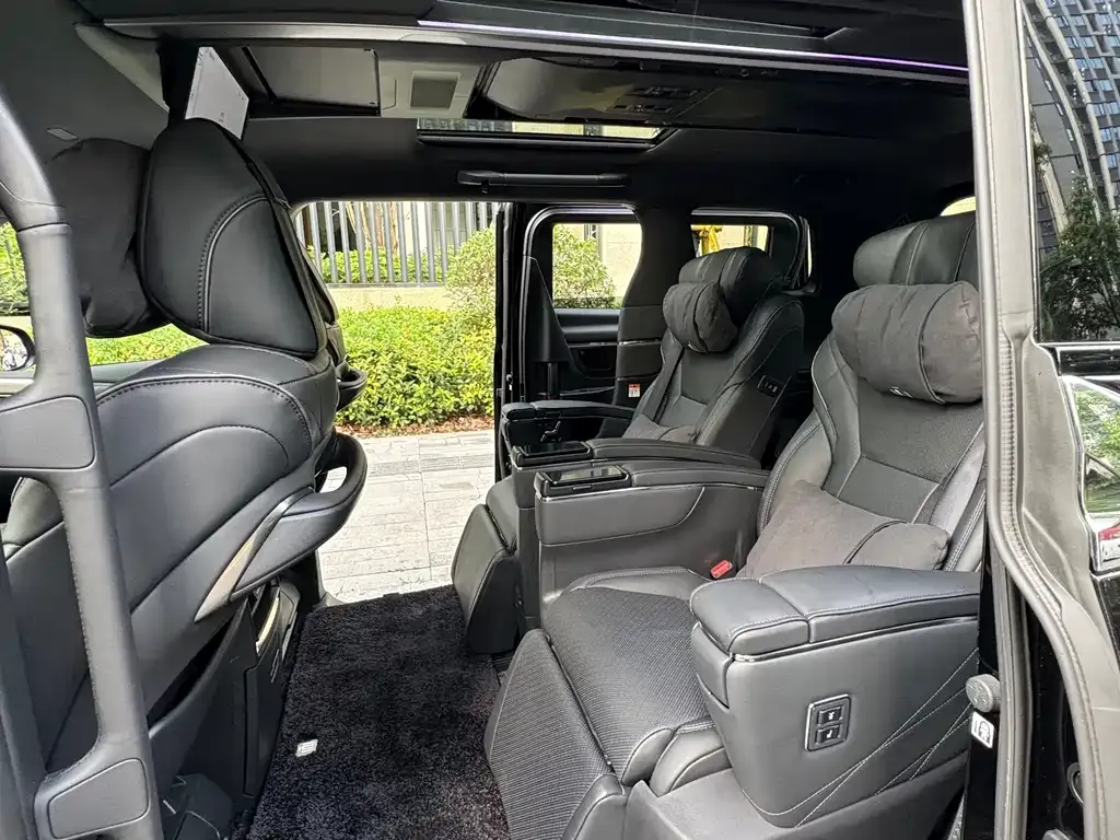 Toyota Vellfire — фото 10