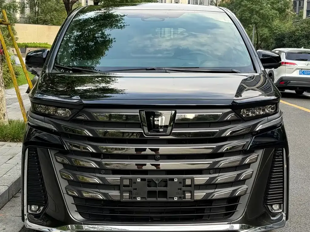 Toyota Vellfire — фото 2